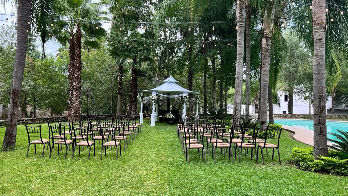 Ceremonia civil en jardín