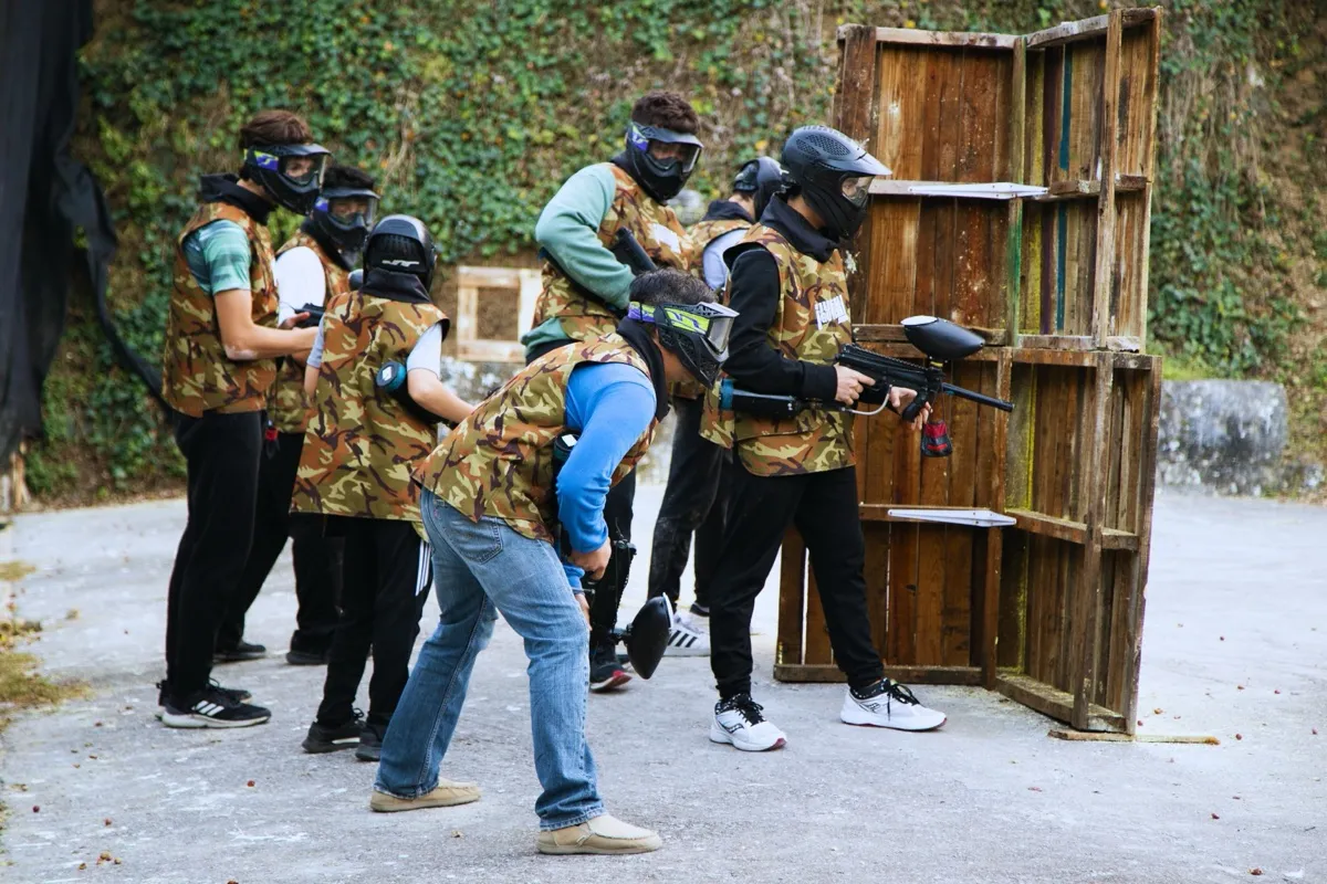 Equipo preparándose para partida